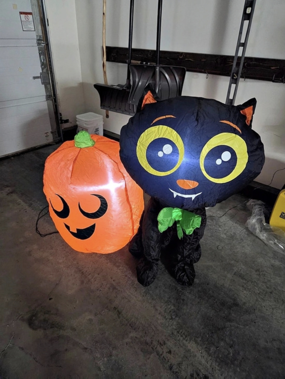 Halloween Gemmy 4 ft Wide Lights Up Cat & Pumpkin Airblown Inflatable